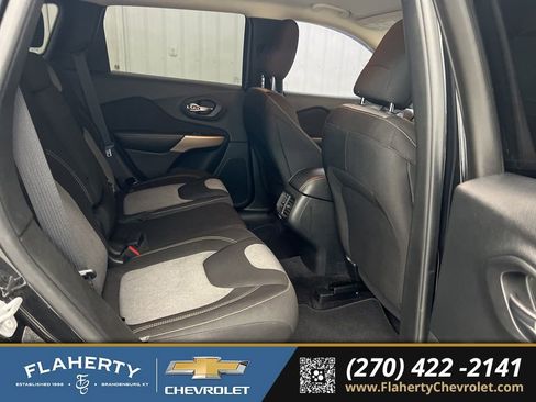 Used 2018 Jeep Cherokee Latitude w/ Altitude Package image 13