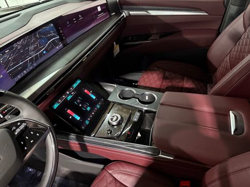 New 2026 Cadillac Escalade ESV Luxury w/ Touring Package image 39