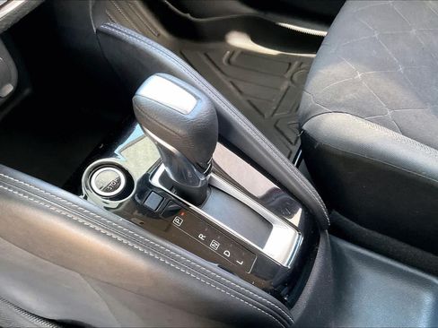 Used 2019 Nissan Kicks SV FWD image 16