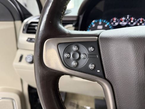 Used 2017 GMC Yukon XL Denali image 16