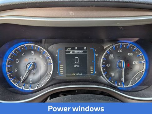 Used 2017 Chrysler Pacifica Touring w/ Tire & Wheel Group FWD image 17