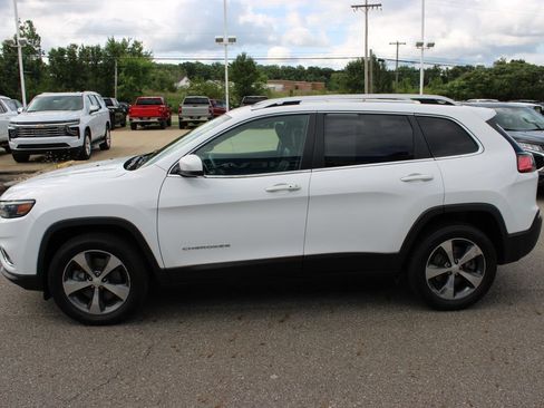Used 2019 Jeep Cherokee Limited w/ Luxury Group AWD/4WD image 32