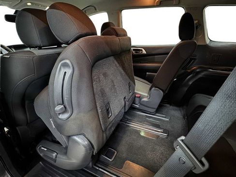 Used 2019 Nissan Pathfinder SV image 47