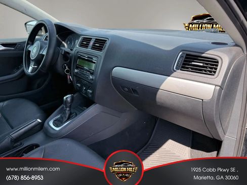 Used 2013 Volkswagen Jetta SE FWD image 19