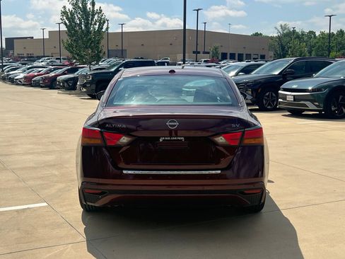 Used 2023 Nissan Altima 2.5 SV FWD image 11