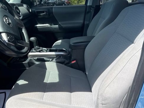 Used 2019 Toyota Tacoma SR5 AWD/4WD image 17
