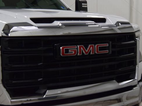 Used 2024 GMC Sierra 2500 Pro AWD/4WD image 11