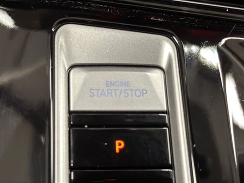 Used 2024 Volkswagen Atlas Cross Sport SEL R-Line AWD/4WD image 22