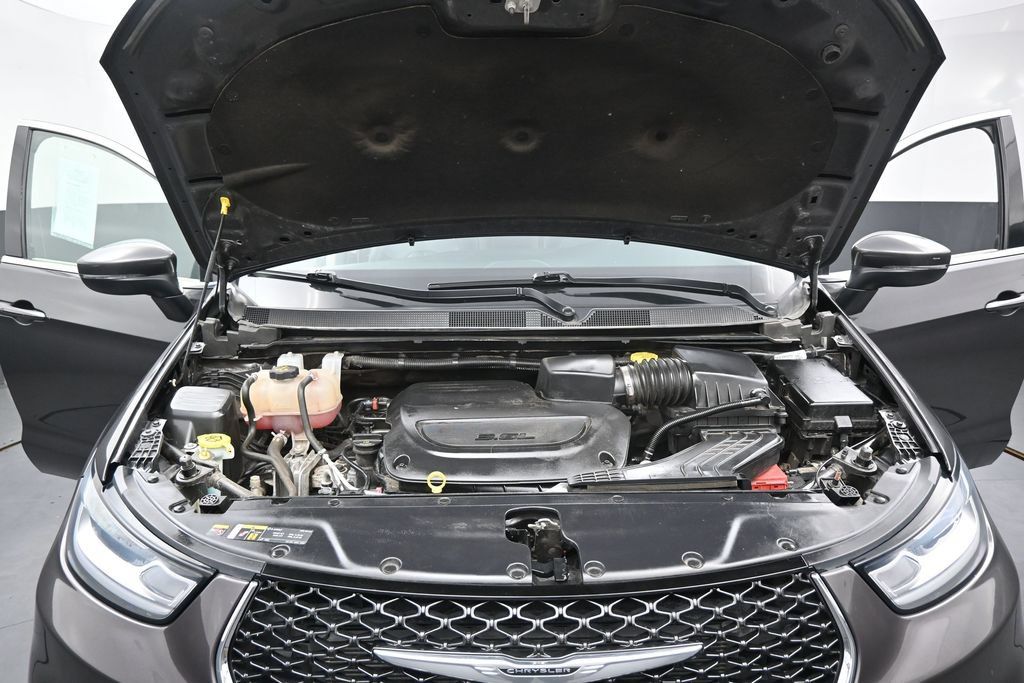 Used 2023 Chrysler Pacifica Touring-L FWD image 32