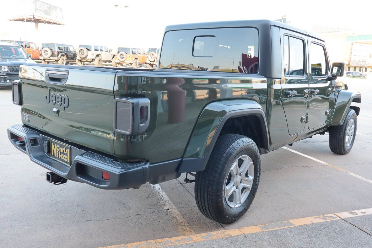Used 2022 Jeep Gladiator Sport AWD/4WD image 5