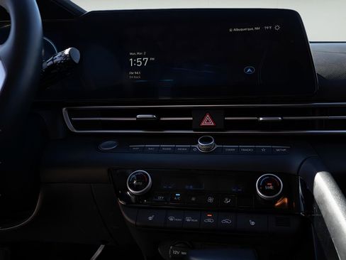 Used 2023 Hyundai Elantra SEL w/ Convenience Package image 19