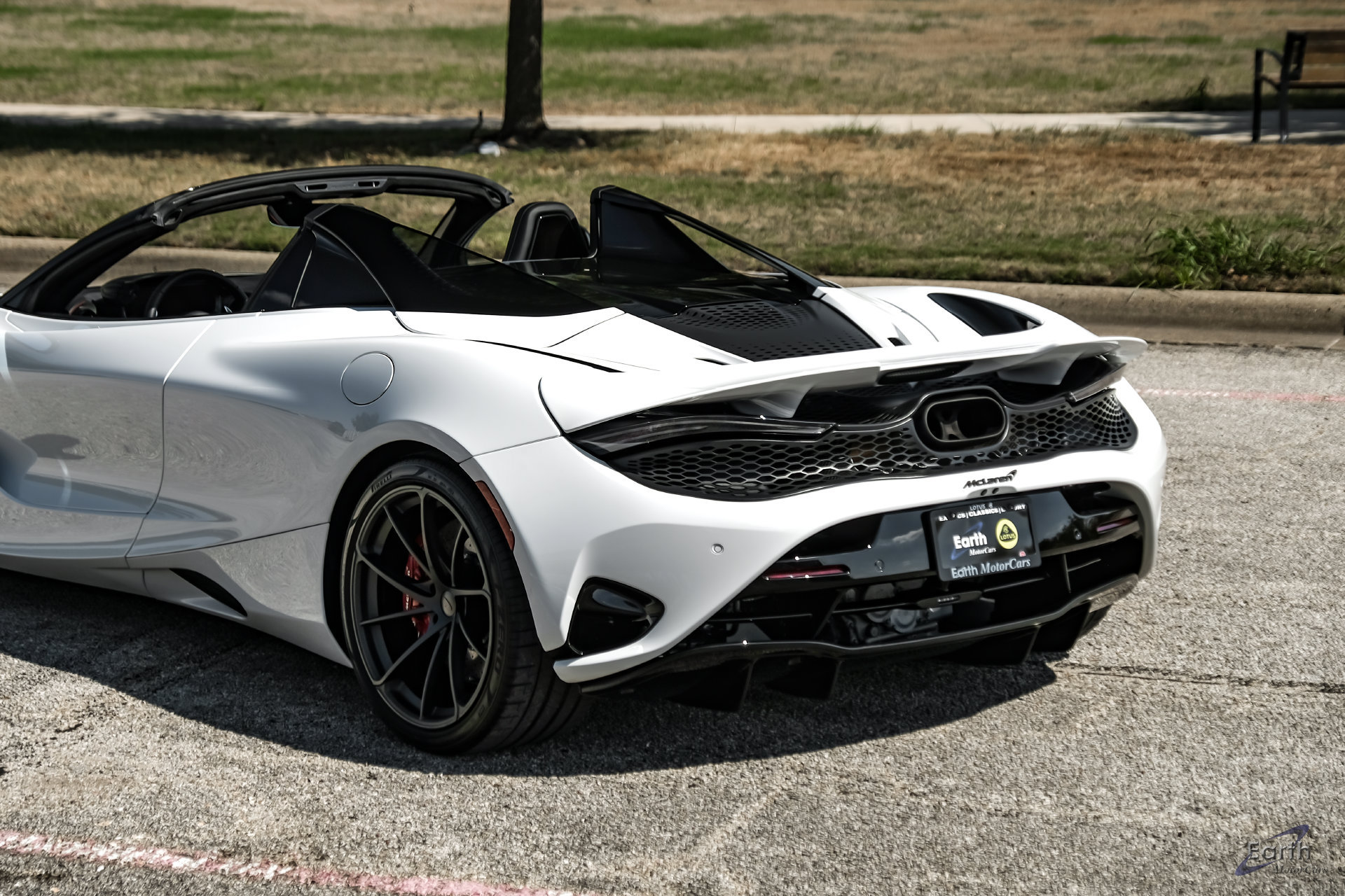 Used 2025 McLaren 750S Spider RWD image 19
