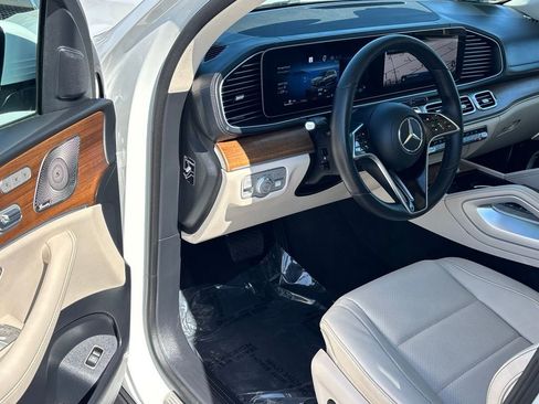 Used 2025 Mercedes-Benz GLS 450 4MATIC image 9
