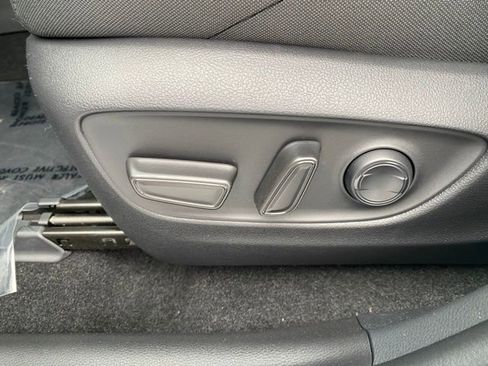 Certified 2023 Toyota Venza LE AWD/4WD image 22