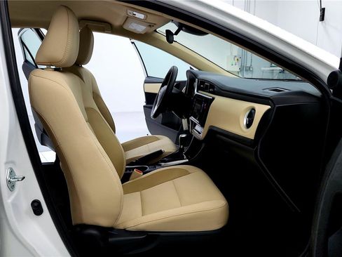 Certified 2018 Toyota Corolla LE image 29