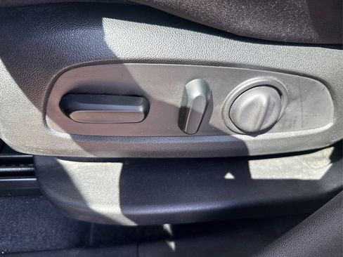 Used 2020 Chevrolet Equinox LT w/ Driver Convenience Package image 33