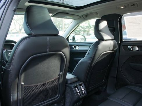 Used 2025 Volvo XC40 B5 Plus image 35