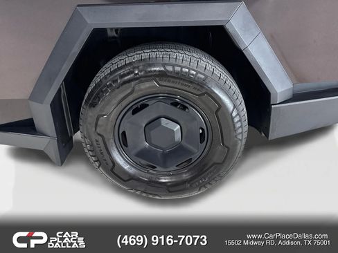 Used 2025 Tesla Cybertruck 2WD Crew Cab image 40