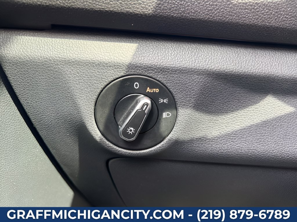 Used 2024 Volkswagen Jetta SE FWD image 19