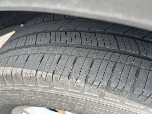 Used 2023 Ford Explorer XLT w/ Equipment Group 202A AWD/4WD image 5