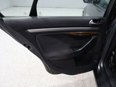 Used 2010 Volkswagen Jetta S image 18