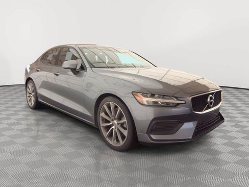 Used 2020 Volvo S60 T5 Momentum FWD image 5