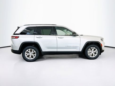 Used 2023 Jeep Grand Cherokee Limited AWD/4WD image 10