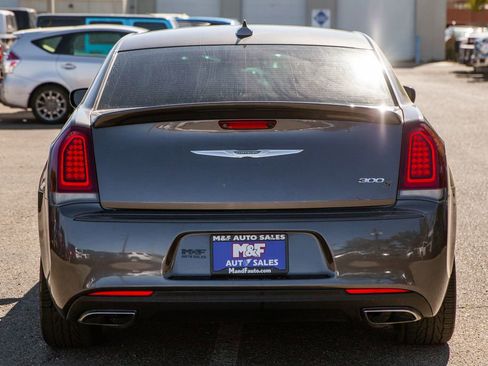 Used 2018 Chrysler 300 S w/ S Model Appearance Package RWD image 6