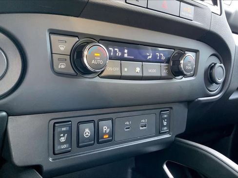 Used 2024 Nissan Frontier SV w/ SV Convenience Package RWD image 33