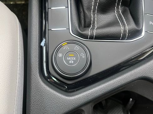 New 2025 Volkswagen Taos SE image 14