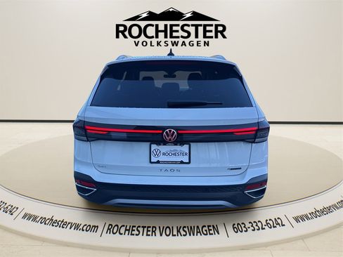 New 2026 Volkswagen Taos SEL image 7