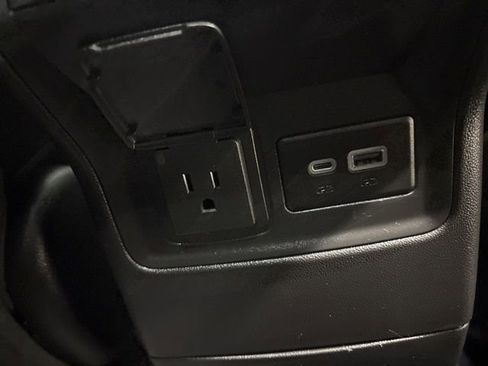 Used 2021 GMC Acadia SLE w/ Driver Convenience Package image 9