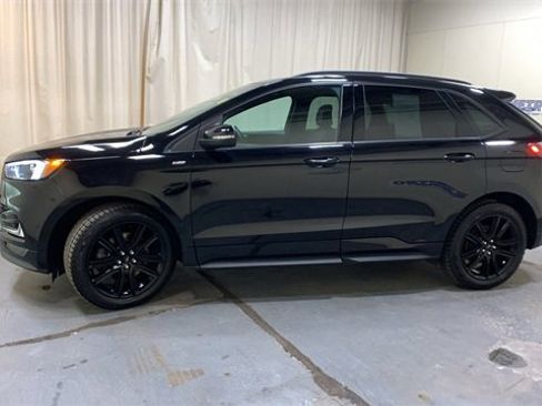 Used 2020 Ford Edge ST-Line w/ Cold Weather Package image 6