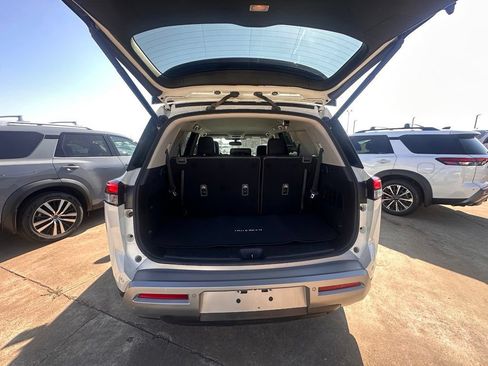 Certified 2022 Nissan Pathfinder SL w/ SL Black Package FWD image 12