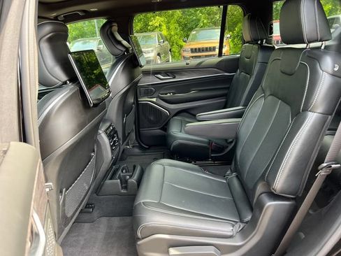 Used 2024 Jeep Grand Cherokee L Overland w/ Advanced Protech Group III AWD/4WD image 5