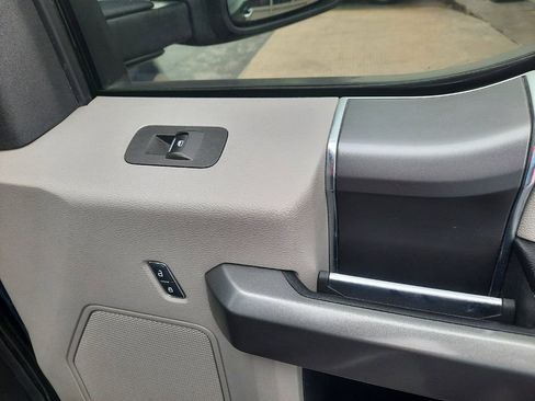 Used 2017 Ford F150 XLT w/ Equipment Group 302A Luxury AWD/4WD image 12