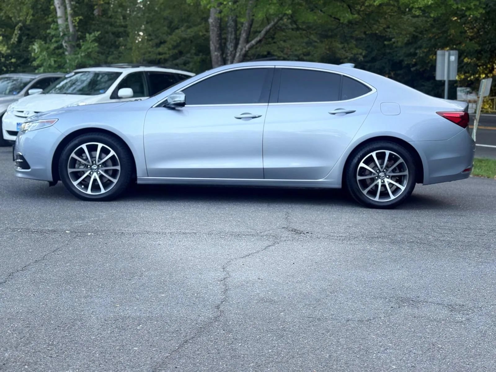 Used 2015 Acura TLX w/ Technology Package FWD image 4
