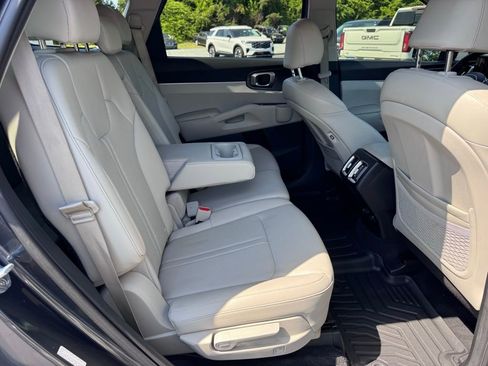 Used 2022 Kia Sorento S FWD image 27