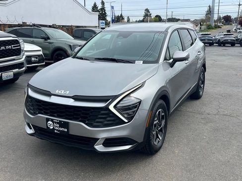 Certified 2025 Kia Sportage LX FWD image 3