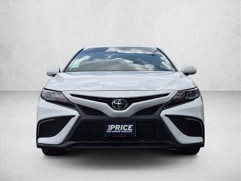 Used 2022 Toyota Camry SE FWD image 2