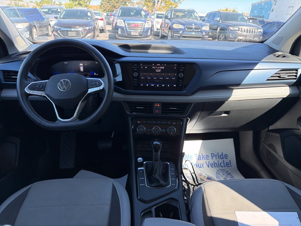 Used 2024 Volkswagen Taos SE w/ Panoramic Sunroof Package FWD image 22