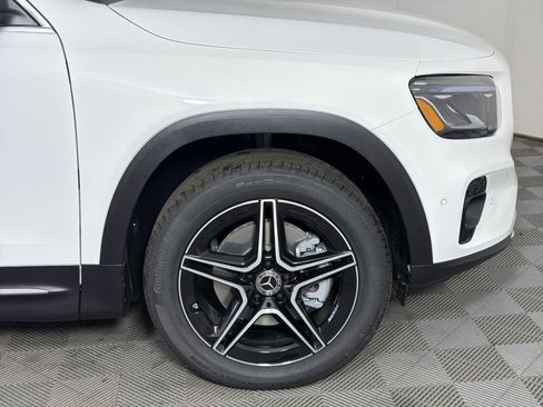 Used 2026 Mercedes-Benz GLB 250 4MATIC image 12