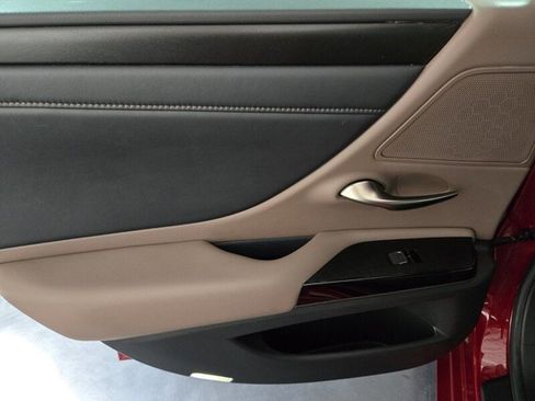 Certified 2025 Lexus ES 350 w/ Premium Package image 19