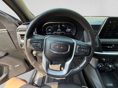 Used 2022 GMC Yukon SLT w/ SLT Luxury Plus Package AWD/4WD image 13