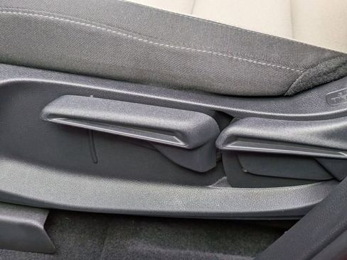 Used 2025 Honda CR-V LX image 20