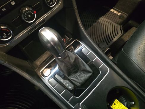 Used 2015 Volkswagen Passat 1.8T Limited Edition FWD image 24