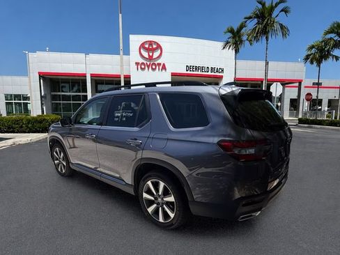 Used 2025 Honda Pilot Touring image 6