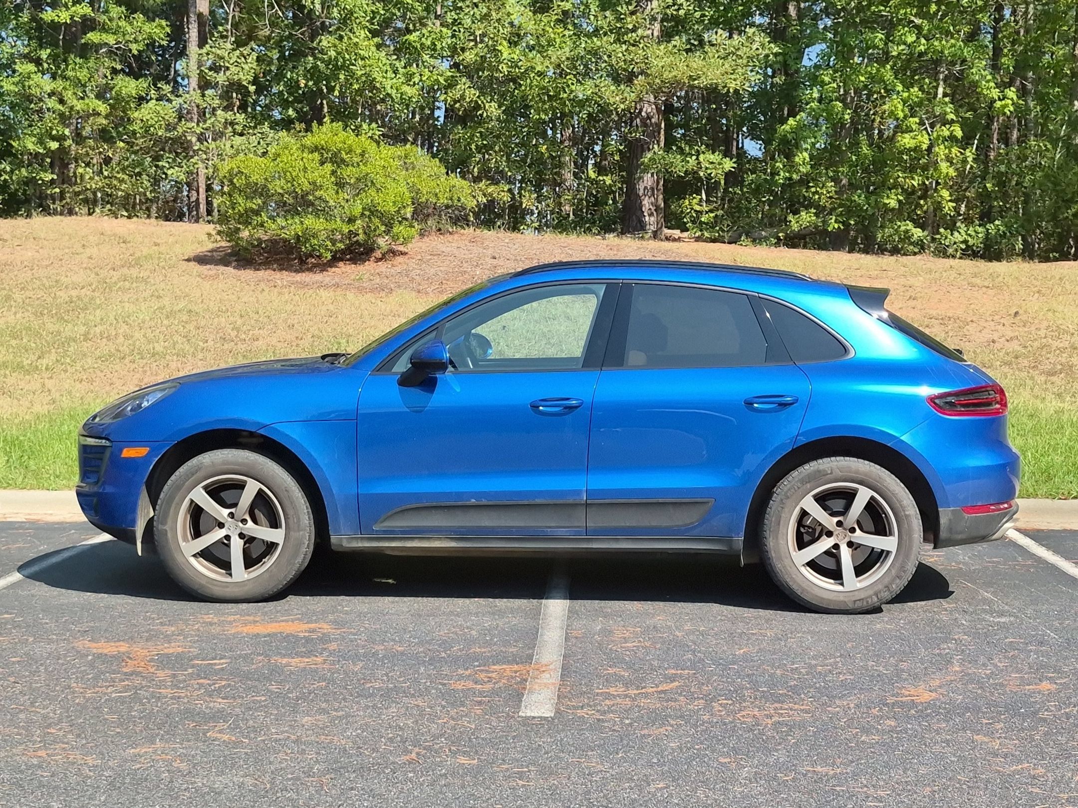 Certified 2018 Porsche Macan AWD/4WD image 2