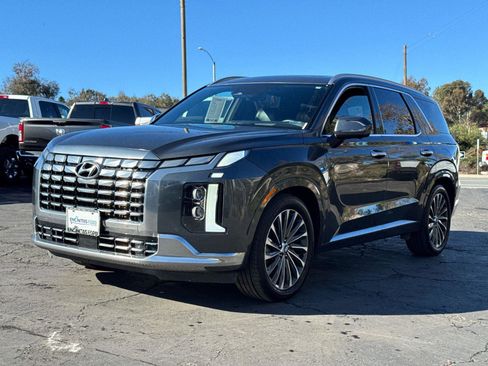 Used 2023 Hyundai Palisade Calligraphy image 4