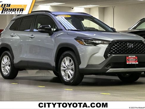 Certified 2025 Toyota Corolla Cross LE image 1
